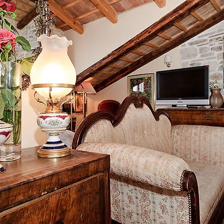 Milkana アパート ロヴィニ